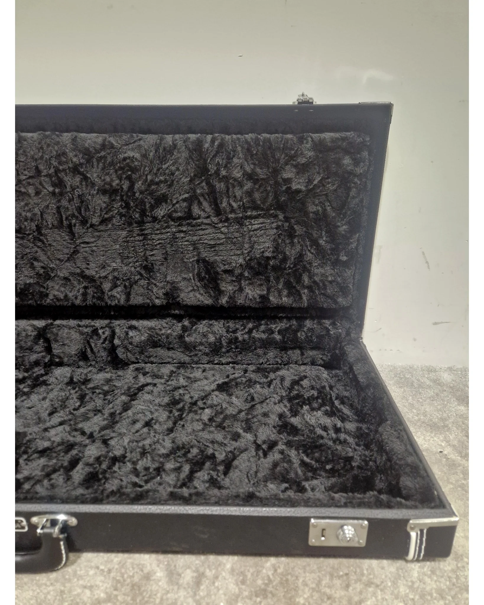 Fender Hardcase - Case - Black - Excellent - Image 5